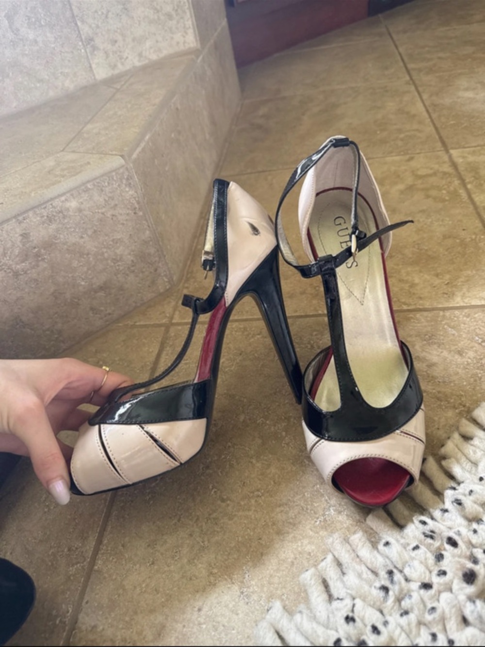GUESS heels - Picture 2 of 3